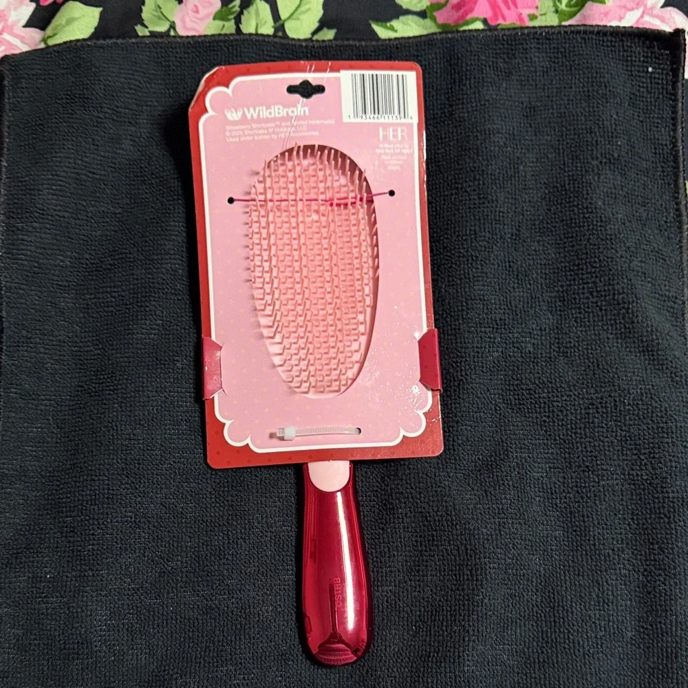 NEW Strawberry shortcake Red Detangling Brush